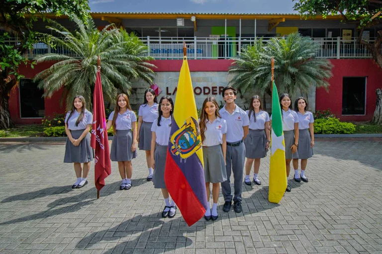 Proclamación de abanderada, portaestandartes y escoltas
