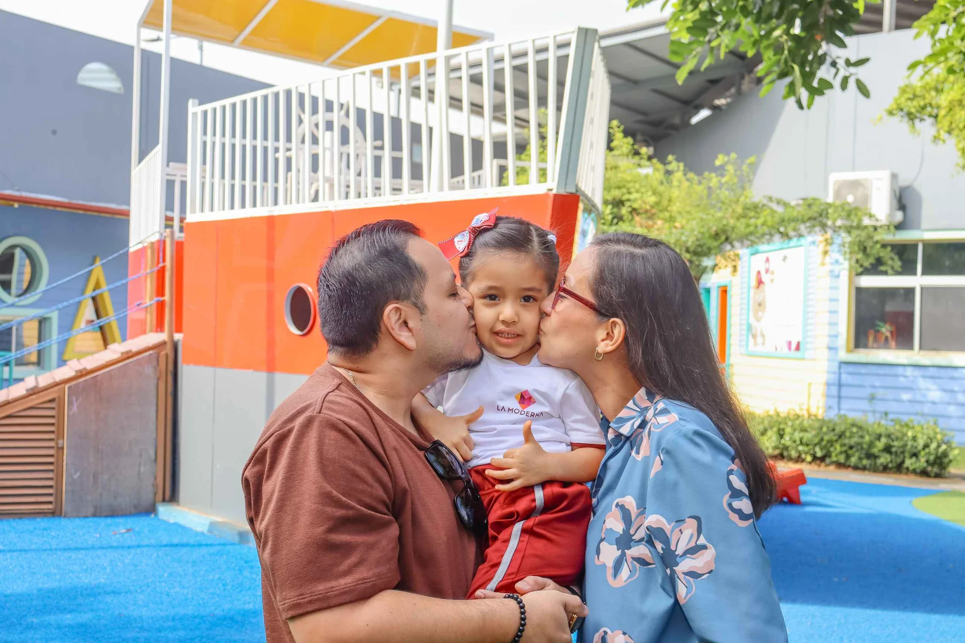 Familia Embajadora La Moderna